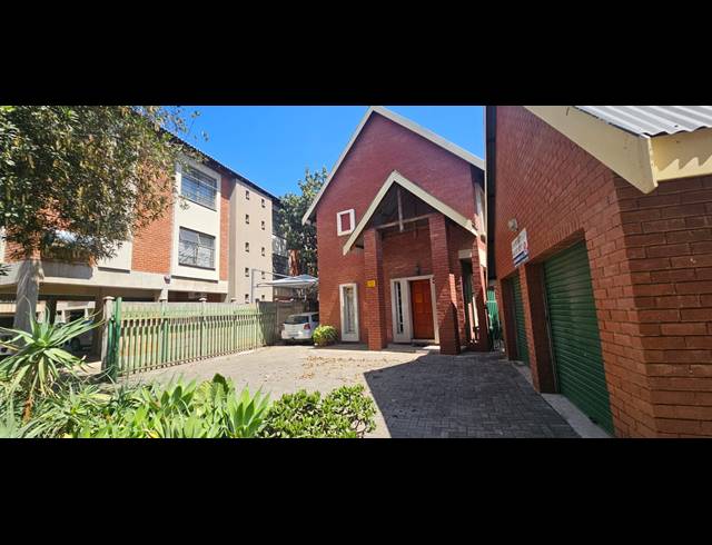 17 BEDROOM APARTMENT BLOCK FOR SALE IN RUSTENBURG CENTRAL